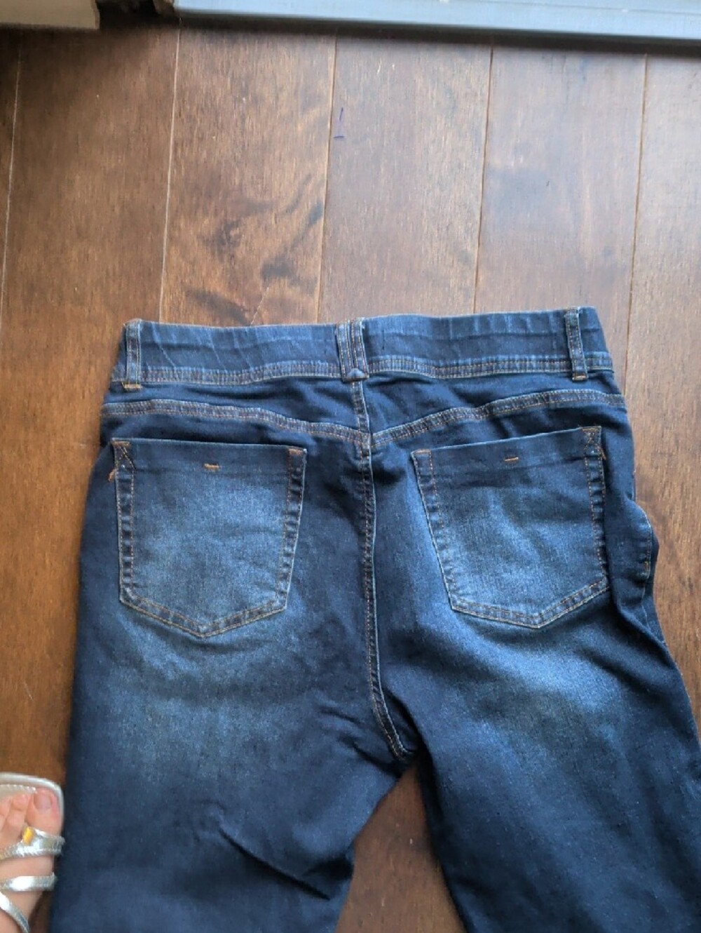 Dark Blue Stretch Wide-Leg Jeans with Subtle Fading - Picture 4 of 4